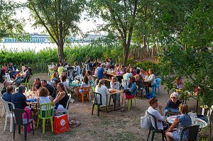 LA GUINGUETTE DE CHEZ ALRIQ, QUAI DES QUEYRIES, VILLE DE BORDEAUX, GIRONDE (33), FRANCE 