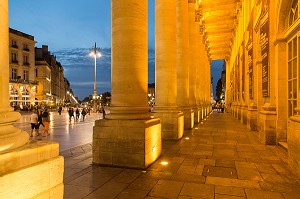 OPERA NATIONAL ECLAIRE A LA TOMBEE DE LA NUIT, PLACE DE LA COMEDIE, VILLE DE BORDEAUX, GIRONDE (33), FRANCE 