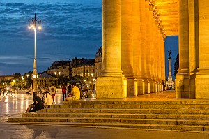 OPERA NATIONAL ECLAIRE A LA TOMBEE DE LA NUIT, PLACE DE LA COMEDIE, VILLE DE BORDEAUX, GIRONDE (33), FRANCE 