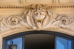 MASCARON EN TETE DE LION, PLACE DU PARLEMENT, VILLE DE BORDEAUX, GIRONDE (33), FRANCE 
