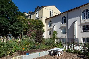 JARDIN (SQUARE) PARTAGE DU NOVICIAT, SAINTE-CROIX, QUARTIER DU PORT DE LA LUNE, VILLE DE BORDEAUX, GIRONDE (33), FRANCE 