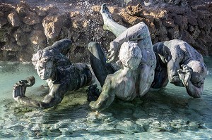 IGNORANCE, MENSONGE ET VICE, FONTAINE DU MONUMENT DES GIRONDINS A LA MEMOIRE DES DEPUTES GIRONDINS, PLACE DES QUINCONCES, VILLE DE BORDEAUX, GIRONDE (33), FRANCE 