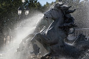 LE QUADRIGE DES CHEVAUX MARINS, FONTAINE DU MONUMENT DES GIRONDINS A LA MEMOIRE DES DEPUTES GIRONDINS, PLACE DES QUINCONCES, VILLE DE BORDEAUX, GIRONDE (33), FRANCE 