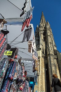 MARCHE AUX TISSUS ET AUX VETEMENTS, PLACE SAINT-MICHEL, VILLE DE BORDEAUX, GIRONDE (33), FRANCE 