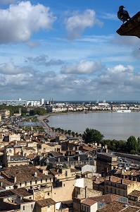 VUE SUR LA VILLE ET LA GARONNE DEPUIS LA TOUR SAINT-MICHEL, VILLE DE BORDEAUX, GIRONDE (33), FRANCE 