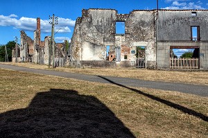 PLACE DU VILLAGE MARTYR D'ORADOUR-SUR-GLANE DETRUIT LE 10 JUIN 1944 L'ARMEE ALLEMANDE, BATAILLON SS PANZERGENADIER DER FUHRER AVEC UN MASSACRE DE LA POPULATION FAISANT 642 MORTS, HAUTE-VIENNE (87), FRANCE 