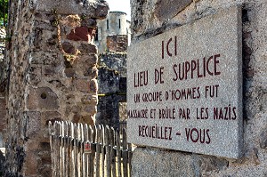 PLAQUE COMMEMORATIVE DU SUPPLICE D'HOMMES MASSACRES ET BRULES PAR LES NAZIS, VILLAGE MARTYR D'ORADOUR-SUR-GLANE DETRUIT LE 10 JUIN 1944, HAUTE-VIENNE, FRANCE 