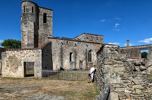 EGLISE OU FURENT MASSACREES DES CENTAINES DE PERSONNES PAR LES NAZIS, VILLAGE MARTYR D'ORADOUR-SUR-GLANE DETRUIT LE 10 JUIN 1944, HAUTE-VIENNE (87), FRANCE 