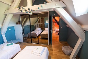 CHAMBRE A LIT JUMEAUX, GRAND GITE DE CHARTRES, MESLAY-LE-GRENET (28), FRANCE