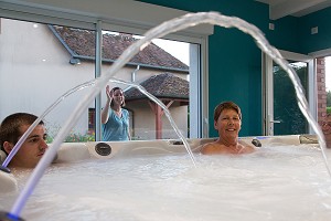 DETENTE EN FAMILLE AU SPA, GRAND GITE DE CHARTRES, MESLAY-LE-GRENET (28), FRANCE