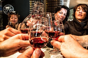 DEGUSTATION DES VINS DE PORTO DE LA SOCIETE FERREIRA, VILA NOVA DE GAIA, PORTO, PORTUGAL 