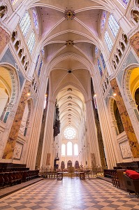 VOUTES ET VITRAUX DU CHOEUR DE LA CATHEDRALE NOTRE-DAME, CHARTRES (28), FRANCE 