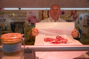 COTE DE PORC, CHARCUTERIE GILLES MOSSU, MARCHE COUVERT, CHARTRES (28), FRANCE 