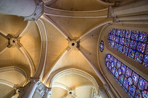 VOUTES ET VITRAUX RENOVES DU DEAMBULATOIRE SUD, CATHEDRALE NOTRE-DAME, CHARTRES (28), FRANCE 