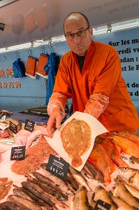 LIMANDE SOLE, POISSONNIER JEAN-LUC DUVAL, MARCHE COUVERT, CHARTRES (28), FRANCE 