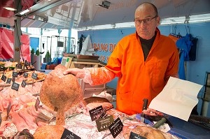 TURBOT, POISSONNIER JEAN-LUC DUVAL, MARCHE COUVERT, CHARTRES (28), FRANCE 
