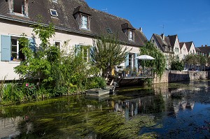 LES BORDS DE L'EURE DANS LA BASSE VILLE, RUE DE LA TANNERIE, CHARTRES (28), FRANCE 