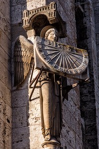 L'ANGE AU CADRAN SOLAIRE, CATHEDRALE NOTRE-DAME, CHARTRES (28), FRANCE 