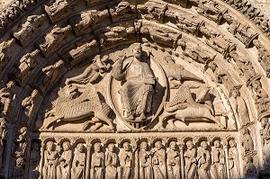 TYMPAN CENTRAL DU PORTAIL ROYAL, CATHEDRALE NOTRE-DAME, CHARTRES (28), FRANCE 