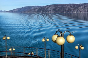 PONT SUPERIEUR DE L'ASTORIA, NAVIGATION DANS LE FJORD DE KANGERLUSSUAQ, GROENLAND 