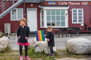 SCENE DE RUE AVEC DES ENFANTS, NUUK, GROENLAND 