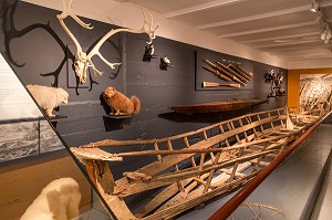 CULTURE INUIT, CHASSEUR OU PECHEUR, BATEAU TRADITIONNEL, MUSEE NATIONAL DE L'ETHNOLOGIE ET DE L'ART INUIT, NUUK, GROENLAND 