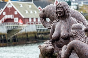 STATUE DE LA LEGENDE DE SEDNA, LA MERE DE LA MER, VIEUX PORT, NUUK, GROENLAND 