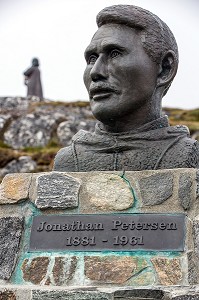 SCULPTURE DU  BUSTE DE JONATHAN PETERSEN (1881-1961), POETE ET COMPOSITEUR GROENLANDAIS, VILLE DE  NUUK, CAPITALE DU GROENLAND 