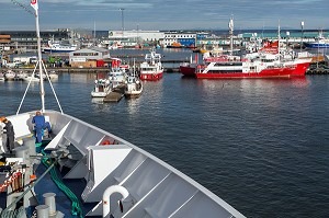 BATEAUX DE PECHE DANS LE PORT, REYKJAVIK, ISLANDE 