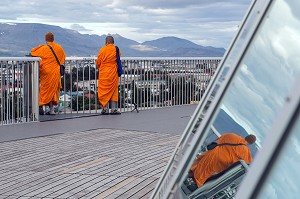 MOINES BOUDDHISTES, DOME DE PERLAN, REYKJAVIK, ISLANDE