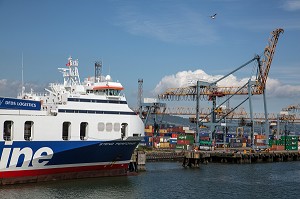 PORT DE COMMERCE ET CONTAINERS, BELFAST, ULSTER, IRLANDE DU NORD 