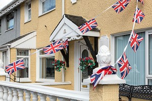 MAISON PATRIOTE DU QUARTIER PROTESTANT AVEC LES DRAPEAUX ANGLAIS, BELFAST, ULSTER, IRLANDE DU NORD 