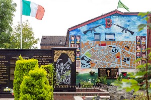 LE JARDIN DU SOUVENIR (GARDEN OF REMEMBRANCE) DU CONFLIT NORD IRLANDAIS, QUARTIER OUEST CATHOLIQUE DE FALLS ROAD, BELFAST, ULSTER, IRLANDE DU NORD 