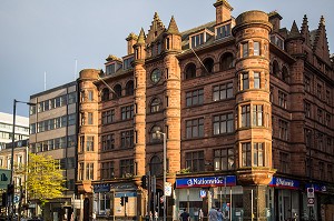 IMMEUBLE DE LA BANQUE ASSURANCE NATIONWIDE DEVANT LE CITY HALL, BEDFORD STREET, BELFAST, ULSTER, IRLANDE DU NORD 