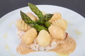 GNOCCHIS A L’ARAIGNEE DE MER ET AUX ASPERGES, RECETTE DU CHEF ETOILE LAURENT CLEMENT, COURS GABRIEL, CHARTRES 