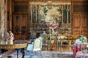 LE GRAND SALON AVEC LES TAPISSERIES DES GOBELINS DE LA SERIE DES MAISONS ROYALES, CHATEAU DE BIZY, VERNON (27), FRANCE 