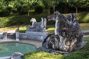 LES CHEVAUX MARINS DE LA FONTAINE DU CHATEAU DE BIZY, VERNON (27), FRANCE 