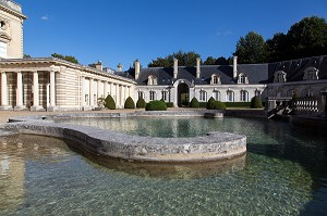 FONTAINE DU PEDILUVE, COUR D'HONNEUR DU CHATEAU DE BIZY, VERNON (27), FRANCE 