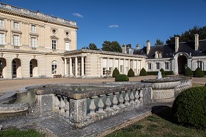 LA COUR D'HONNEUR DU CHATEAU DE BIZY, VERNON (27), FRANCE 