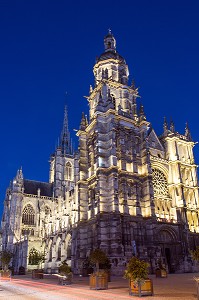 FACADE A LA TOMBEE DE LA NUIT, CATHEDRALE NOTRE-DAME, EVREUX,(27), FRANCE 