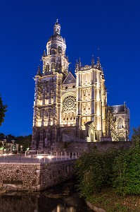 CATHEDRALE NOTRE-DAME VUE DU BORD DE L'ITON, EVREUX,(27), FRANCE 