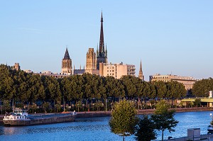 LES BORDS DE SEINE ET LA CATHEDRALE NOTRE-DAME, ROUEN (76), FRANCE 