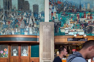 FRESQUES DU PEINTRE ROBERT SAVARY (1967) SUR LA VILLE, SALLE DES PAS PERDUS, GARE DE ROUEN (76), FRANCE 