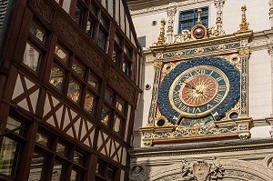 MAISON A COLOMBAGES ET HORLOGE ASTRONOMIQUE, RUE DU GROS HORLOGE, ROUEN (76), FRANCE 