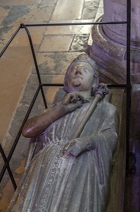 GISANT DU TOMBEAU ABRITANT LE COEUR DU ROI RICHARD 1ER D'ANGLETERRE DIT RICHARD COEUR DE LION (1157-1199), CATHEDRALE NOTRE-DAME, ROUEN (76), FRANCE 