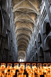 BOUGIES ET PLAFOND DE LA NEF, CATHEDRALE NOTRE-DAME, ROUEN (76), FRANCE 