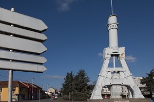 LE MARTEAU-PILON DE 1877, EMBLEME DE LA VILLE, LE CREUSOT (71), FRANCE 