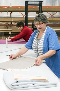 EMPLOYE DE LA SOCIETE SODICLAIR, FABRIQUANT DE STORES, RIDEAUX ET VOLETS ROULANTS, BONNEVAL (28), FRANCE 