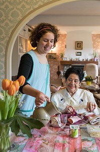 PERSONNES AGEES ET SALARIE, AIDE AUX REPAS, ADMR (AIDE A DOMICILE EN MILIEU RURAL), NOGENT-LE-ROI (28), FRANCE 