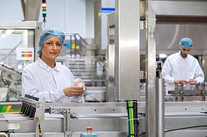 EMPLOYE DE LA SOCIETE NOVANDIE, AUNEAU (28), FRANCE 